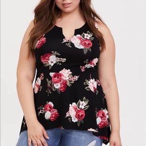 Black floral shark bite tank.